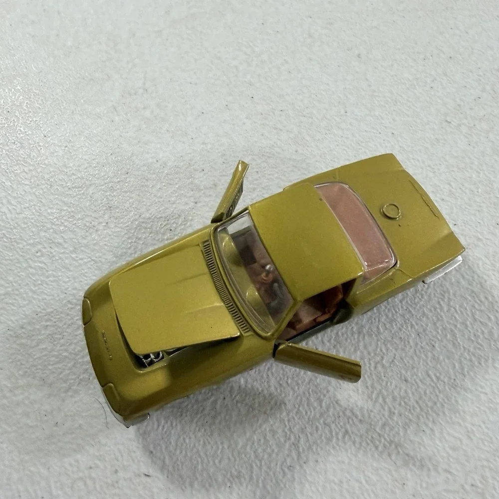 Mebetoys Chevrolet Corvette Rondine Pininfarina A-22‎ Gold 1/43 Scale Car Italy